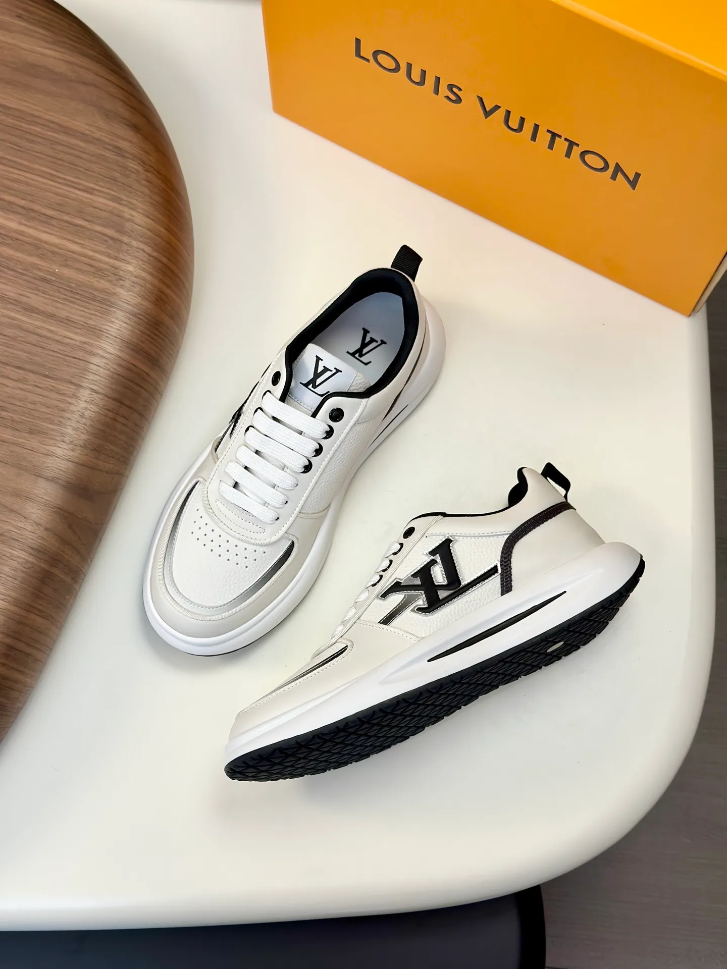 Men's shoes💰780 Lv 🔍Top purchasing agent🇮🇹 Louis Vuitton, the sports sneaker counter is synchronized, the uppers are imported from Italy, high-quality splicing colorful and complex crafts, the imported mesh padding is soft and comfortable, soles: original soles specially provided by the original factory, T men's men's shoes 💰U exclusive movable molded soles are super comfortable, original factory and single goods, 🔍🔍high quality, you can enter and leave the counter at will, welcome to compare, code number 38-44 (customized 45)
